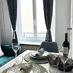 Beautiful Retreat In Paris